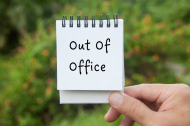 Ofis dışı metni içeren el ele tutuşma defteri..