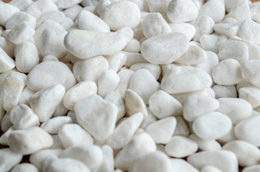 Metin veya iletiler için özelleştirilebilir alanı olan küçük beyaz kayaları kapat.