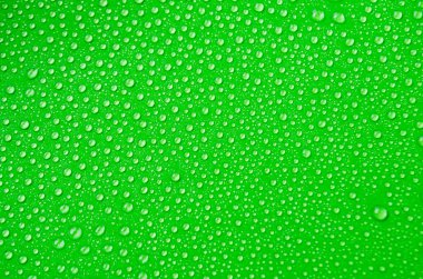 Yeşil Arkaplanda Su Damlacıklarının Yakın Görüntüsü.