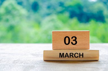 3 Mart takvimi ahşap masada, metin, fikir ve mesajlar için özelleştirilebilir alanı var. Takvim ve kopyalama alanı kavramı.