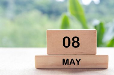 8 Mayıs metin ve mesajlar için özelleştirilebilir alanı olan tahta bloklar üzerinde metin. Ay ve kopyalama alanı kavramı.