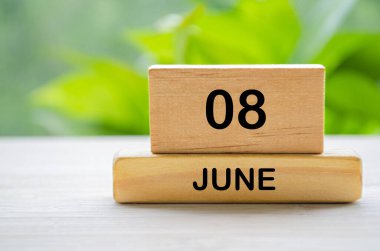 8 Haziran ahşap takvim, metin ve fikirler için özelleştirilebilir boşluk. Haziran ayı konsepti