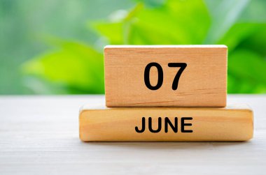 7 Haziran ahşap takvim, metin ve fikirler için özelleştirilebilir alan. Haziran ayı konsepti