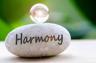Zen taşını taşın üzerindeki harmoni yazısıyla kapat.