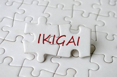 Kişisel tatmini ve iş hayatı dengesini temsil eden yapboz üzerine Ikigai metni