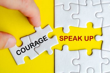 Kayıp yapboz hakkında yüksek sesle konuşma cesareti. Konsepti dile getirmek için cesaret.