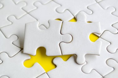 Metin veya fikirler için özelleştirilebilir alanı olan boş yapbozun makro görünümü.