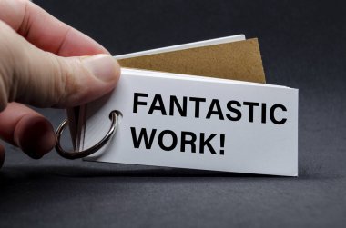 FANTASTİK beyaz not defteri üzerine çalışma metni. Basit bir jest, Güçlü bir tanıma ve teşvik mesajı.