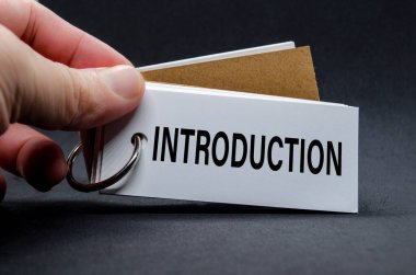 Görünür INTRODUCTION etiketli bir defter sayfası çeviriliyor.