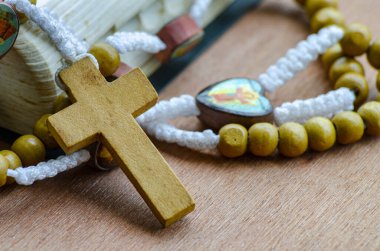 Metin için özelleştirilebilir alanı olan Yatay Çerçeveli Rustik Tespih.