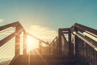 Granite Adası 'ndaki sahil yolu güneşe karşı, Encounbay, Güney Avustralya