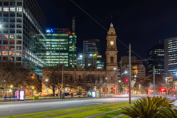 오스트레일리아 애들레이드 2019 애들레이드 조명을 빅토리 광장에서 보이는 사무실 건물들이 — 스톡 사진