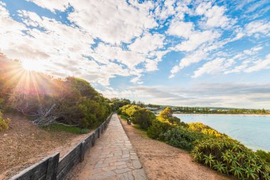 Kış mevsiminde bir gün boyunca Lady Bay plajı boyunca Port Elliot sahil şeridi boyunca Fleurieu Yarımadası, Güney Avustralya