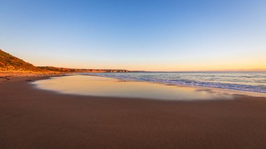 Kış günbatımında Maslin Sahili, Fleurieu Yarımadası, Güney Avustralya