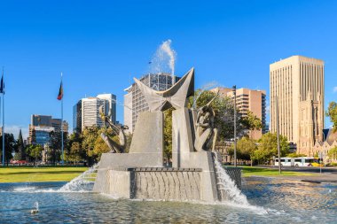 Adelaide, Avustralya - 19 Aralık 2020: Adelaide 'de Victoria Meydanı' ndaki Üç Nehir Çeşmesi