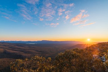 Grampians dağlarının manzarası gün batımında Reed Gözcüleri 'nden, Victoria, Avustralya