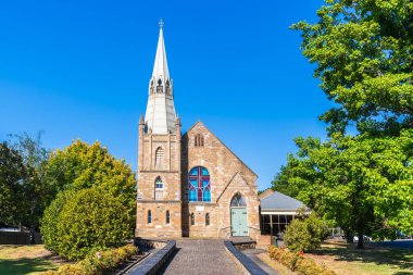 1890 'da Hahndorf' ta inşa edilen St. Paul Kilisesi bir gün Güney Avustralya 'da ana caddeden izlendi.