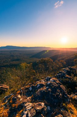 Grampians Ulusal Parkı dağları günbatımında, Victoria, Avustralya