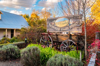 Hahndorf Alman Köyü, Adelaide Hills, Güney Avustralya - 1 Mayıs 2021: Old Hahndorf Village Market tabelası