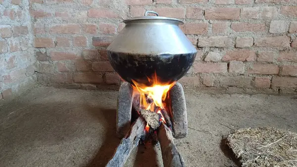 Hint evindeki yangında Hint usulü esrar.