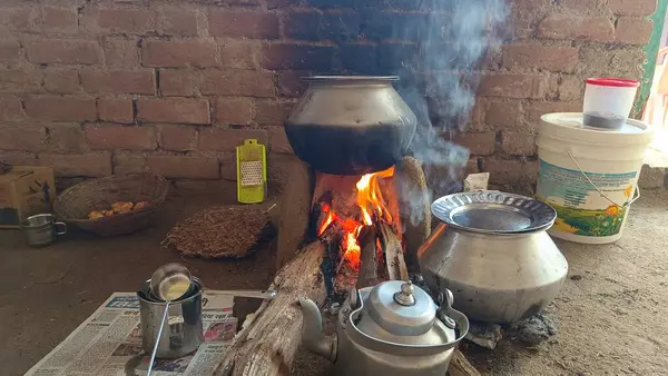 Hint kırsal kesimlerinde geleneksel yemek pişirme şekli