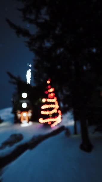 Vertical Video Christmas Tree Shines Center Small Village Mountains Animated — Stock Video