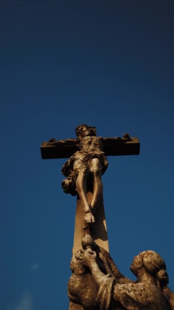 Σταυρός Στο Λόφο Golgotha Όμορφα Γρήγορα Κινούμενα Σύννεφα Στον Γαλάζιο — Αρχείο Βίντεο