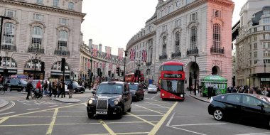 Londra, Birleşik Krallık - 16 Mayıs 2018: Piccadilly Sirki