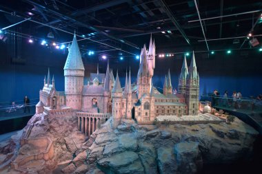 Leavesden, İngiltere - 18 Mayıs 2018: Hogwarts şatosu modeli Warner Bros stüdyosunda 