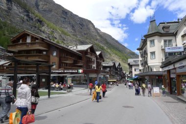 Alp dağlarında güzel bir kasaba 