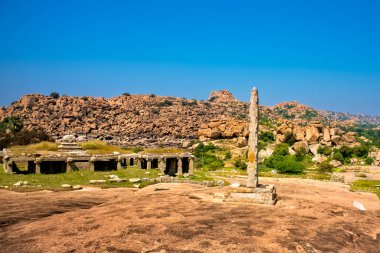 Vijayanagar İmparatorluğu 'nun başkenti Hampi' deki harabeler. Hampi bir UNESCO Dünya Mirası Alanı