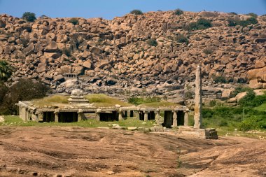 Vijayanagar İmparatorluğu 'nun başkenti Hampi' deki harabeler. Hampi bir UNESCO Dünya Mirası Alanı