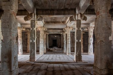 Hampi 'deki Pattabhirama Tapınağı Lord Ram' a adanmıştır. Antik Vijayanagara İmparatorluğu 'nun başkenti Hampi bir UNESCO Dünya Mirası alanıdır..