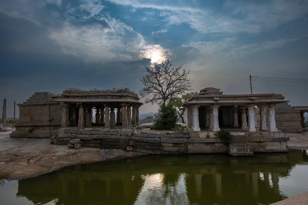 Ruins Old Temples Pond Hemakuta Hill Hampi Hampi Capital Vijayanagar — Stock Photo, Image