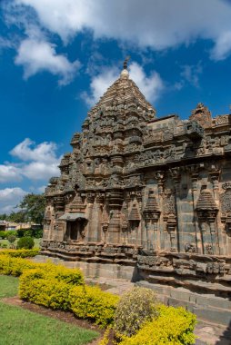 Mahadeva tapınağı Hindistan, Karnataka, Koppla 'daki Itagi' deki Lord Shiva 'ya ithaf edilmiştir. Batı Chalukya Kralı VI. Vikramaditya 'nın ordusunda komutan olan Mahadeva tarafından inşa edilmiştir.