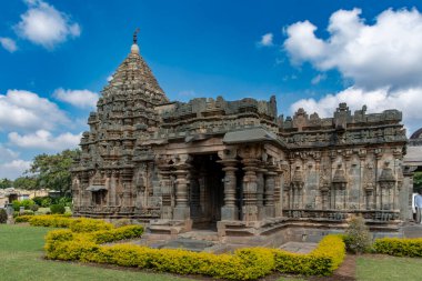 Mahadeva tapınağı Hindistan, Karnataka, Koppla 'daki Itagi' deki Lord Shiva 'ya ithaf edilmiştir. Batı Chalukya Kralı VI. Vikramaditya 'nın ordusunda komutan olan Mahadeva tarafından inşa edilmiştir.