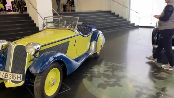 Zabytkowe Samochody Wystawie Muzeum Bmw Monachium Niemcy — Wideo stockowe