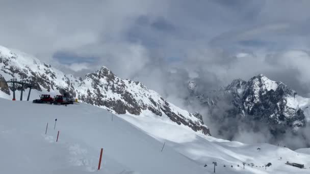 ドイツ ドイツ バイエルン オーバーバイエルン アッパーバイエルンで最も高い山であるツグスピッツェのスキー場 — ストック動画