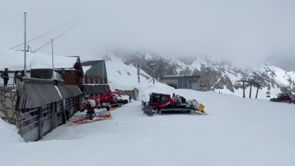 Macchine Neve Che Operano Zugspitze Montagna Più Alta Della Germania — Video Stock