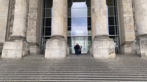 Almanya Parlamentosu Nun Mitte Bölgesindeki Deutscher Bundestag Binası — Stok video