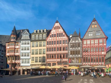 Frankfurt am Main, Hesse, Almanya 'nın Romerberg şehrinde yarım keresteli binalar