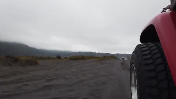 Timelapse Tourist Vehicle Driving Sea Sand Area Way Mount Bromo — Wideo stockowe