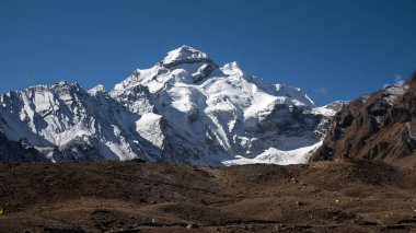 Adi Kailash, Shiva Kailash, Chota Kailash, Baba Kailash veya Jonglingkong Peak olarak da bilinir.