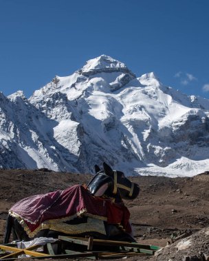 Adi Kailash, Shiva Kailash, Chota Kailash, Baba Kailash veya Jonglingkong Peak olarak da bilinir.
