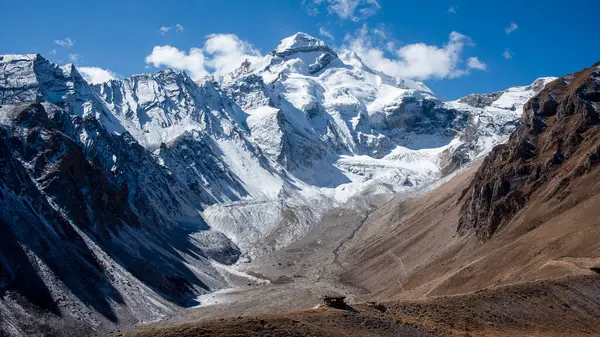 Adi Kailash, Shiva Kailash, Chota Kailash, Baba Kailash veya Jonglingkong Peak olarak da bilinir.