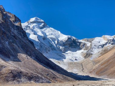 Adi Kailash, Shiva, Chota veya Baba Kailash veya Jonglingkong Peak olarak da bilinir, Panch Kailash 'ın en önemli ikinci zirvesidir.