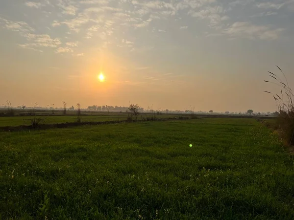 Nehrin üzerinde güzel bir gün batımı