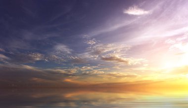 Gökyüzünün güzelliği, güneş, deniz, güneş ışığı, güzel manzara. gün doğumu ve gün batımı