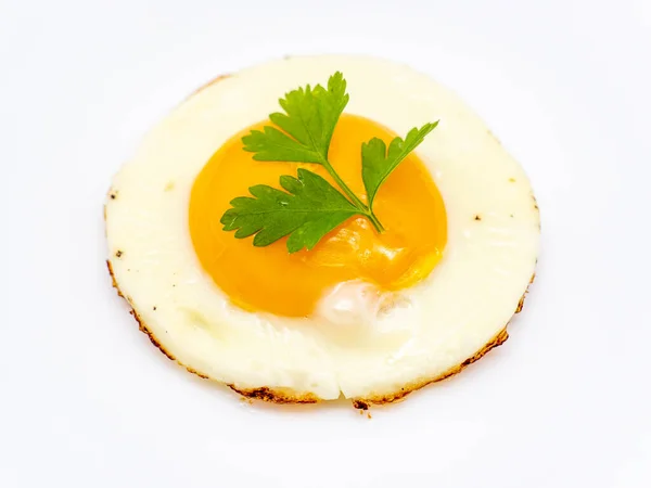 Smażone Jajko Talerzu Ozdobionym Pietruszką — Zdjęcie stockowe