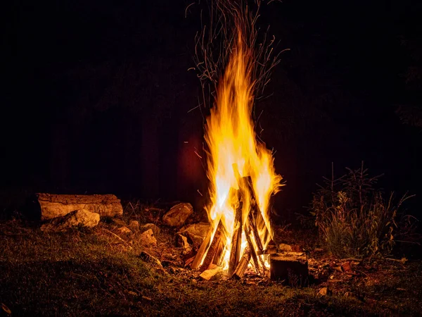 Logs Burning Camp Fire Darkness — Stock Photo, Image